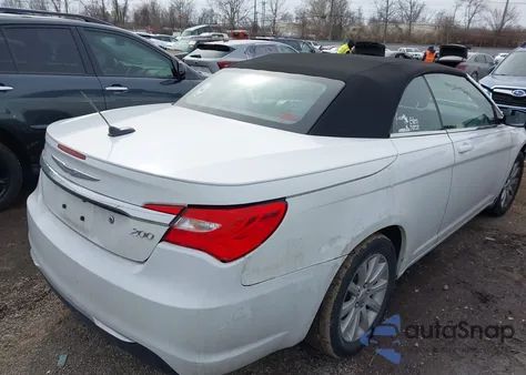2013 Chrysler 200 Touring z USA, uszkodzony, nr VIN 1C3BCBEB0DN540127